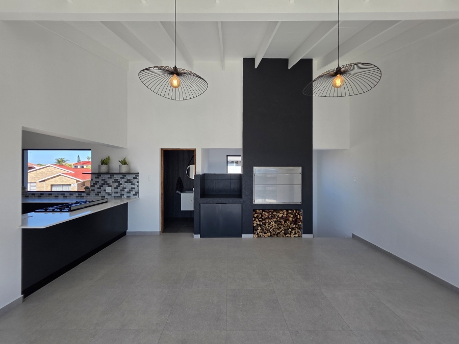 3 Bedroom Property for Sale in Wavecrest Eastern Cape